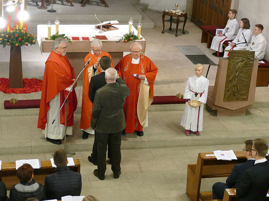 Firmung 2017 in Naumburg (Foto: Karl-Franz Thiede)